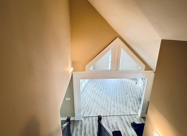 Building Photo - Luxury country rental 4x3 gated off black top!