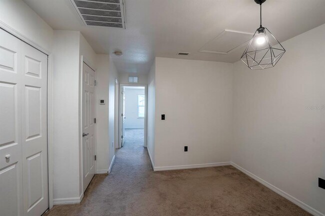 Building Photo - 9136 Hillcroft Dr