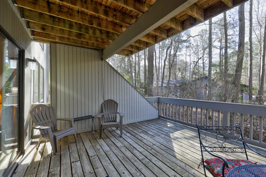 Building Photo - 39633 Round Robin Way