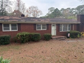 Building Photo - 3 Bedroom Brick Ranch with Large Yard and Bonus Room