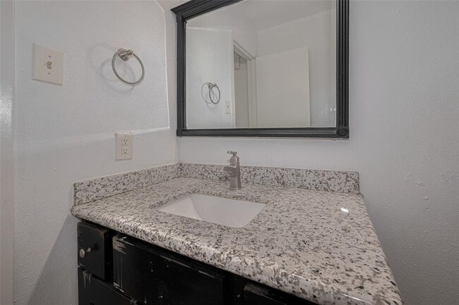 Building Photo - 15331 Peachmeadow Ln
