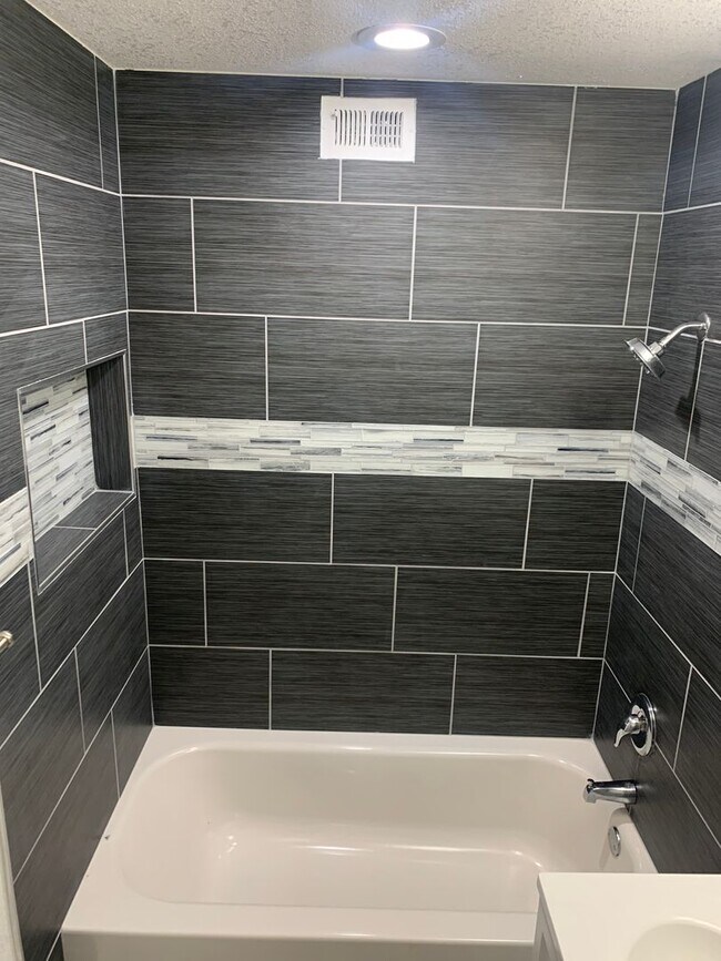 Building Photo - 1 Bedroom 1 Bath In Central Las Vegas