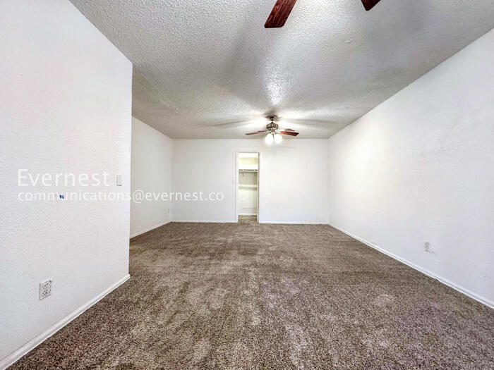 Building Photo - 17401 E Gunnison Pl