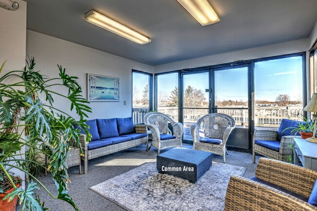 Building Photo - 146 High St