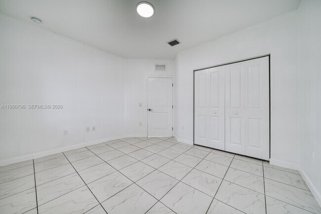 Building Photo - 14885 NE 7th Ave