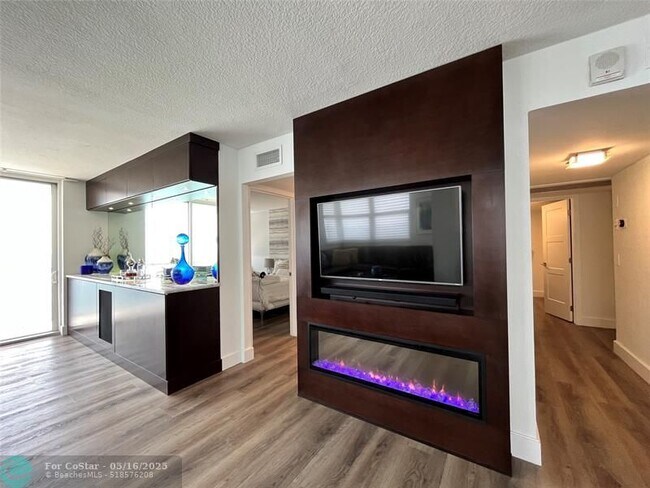 Building Photo - 209 N Fort Lauderdale Beach Blvd