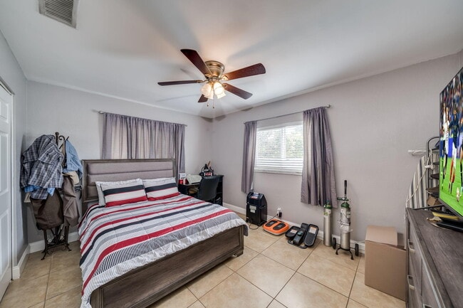 Building Photo - 9603 NW 67th Ct