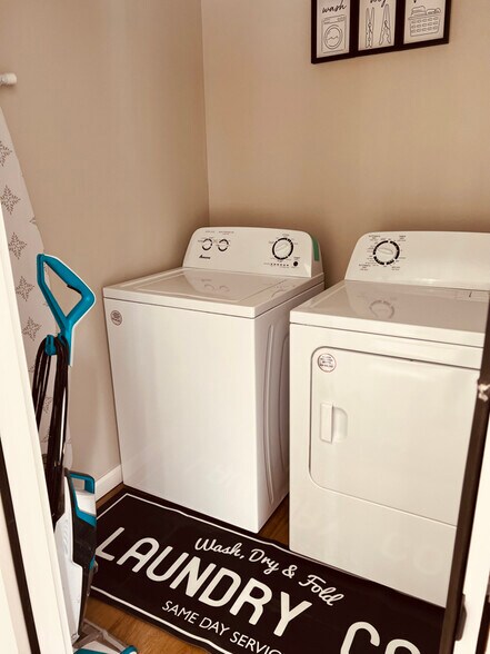 Building Photo - 303 Hill St