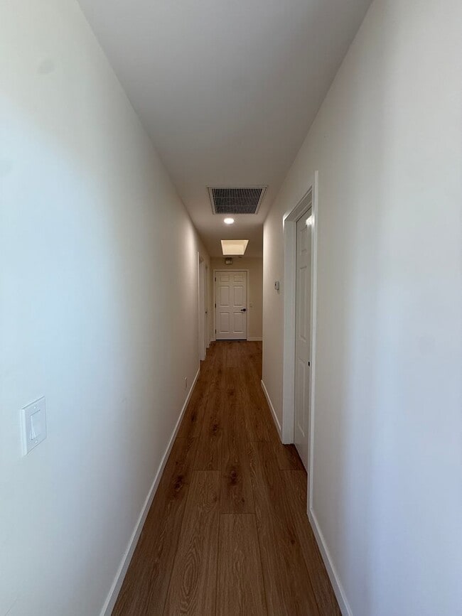Building Photo - Beautifully Updated Single Story Custom Ho...
