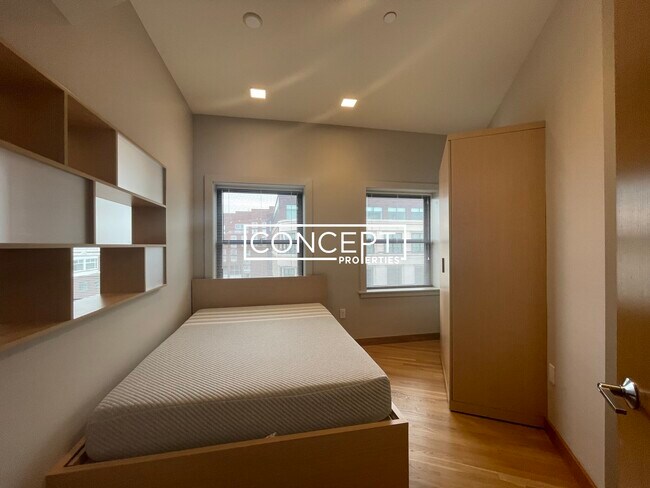 Building Photo - 115 Mt Auburn St