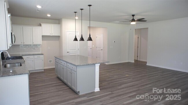 Building Photo - 106 White Apple Wy