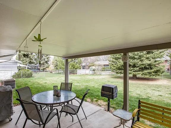 Building Photo - 1020 Meadowbrook Dr