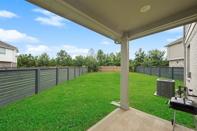 Building Photo - 18814 River Overlook Ct