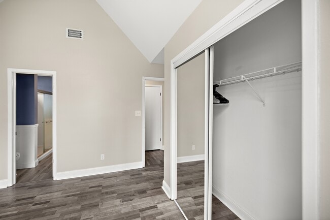 Building Photo - 3045 Yorktown Cir