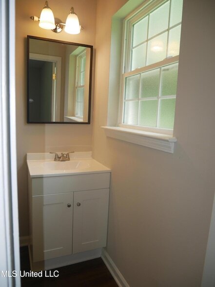 Building Photo - 2011 Coral Hills Dr