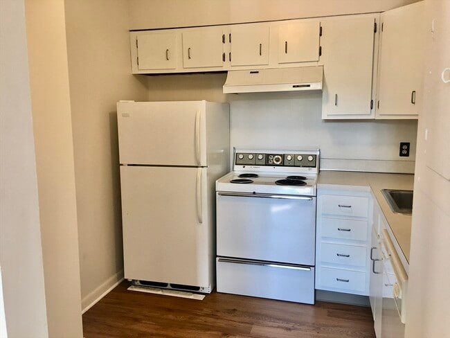 Building Photo - 1006 Paradise Rd