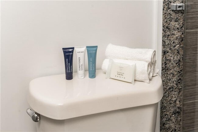 Building Photo - 200 Lowry St NE