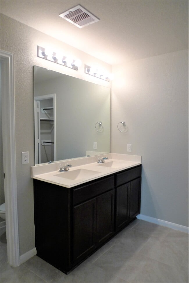 Building Photo - 3003 Lightles Manor Ct