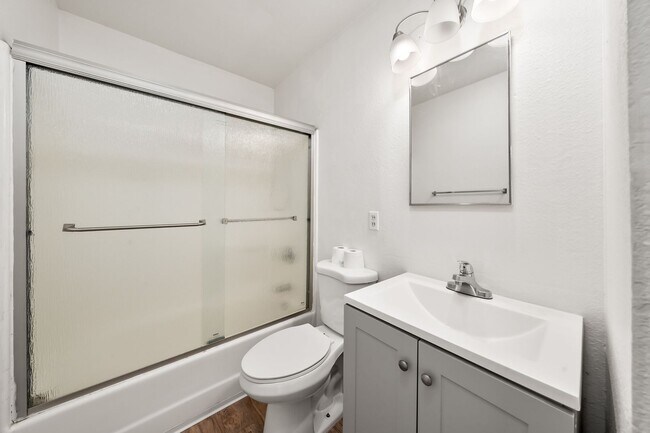 Building Photo - Cozy 3-Bedroom Single-Family Home-Move-In Ready!