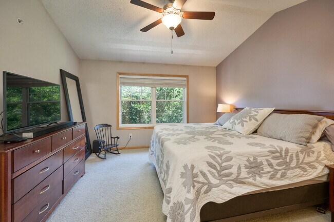 Building Photo - Spacious 4-Bedroom, 4 Bathroom Plymouth Townhouse with Cozy Fireplace - 2510 Sq Ft of Comfort!