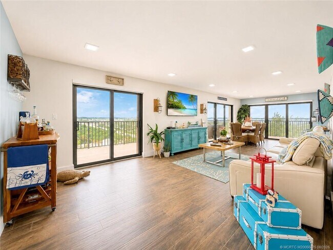 Building Photo - 10044 S Ocean Dr