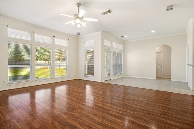 Building Photo - 24915 Pikecrest Dr