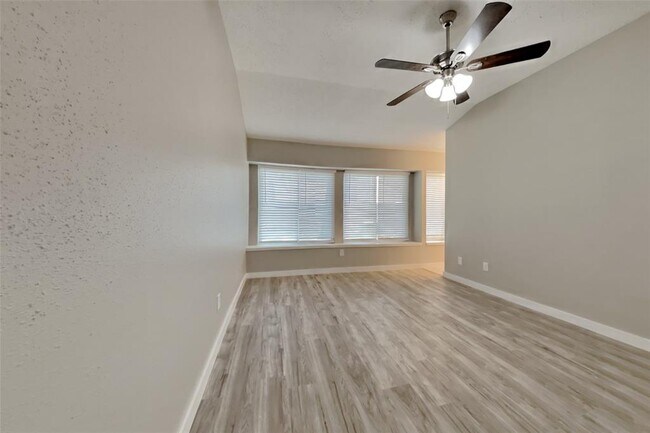 Building Photo - 10207 Horseshoe Bend Dr
