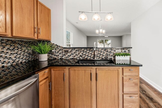 Building Photo - 135 Hancock St