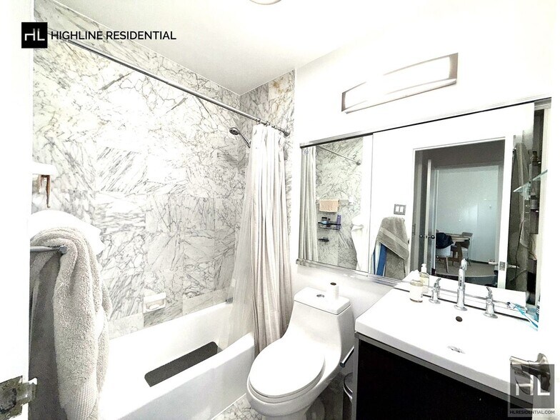 Building Photo - 220 E 65th St