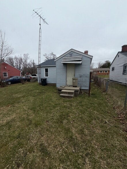 Building Photo - 246 E York Ave