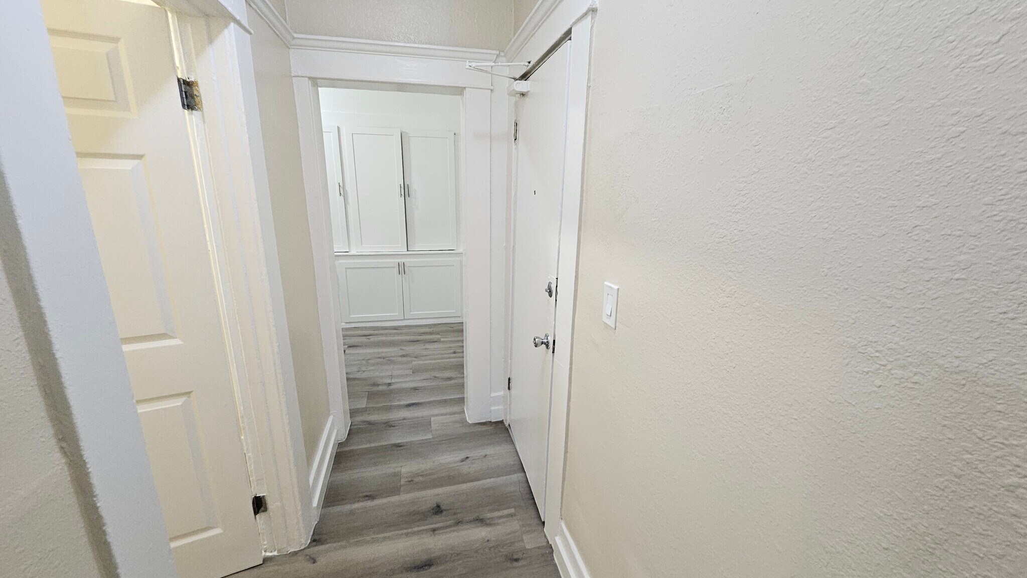 Building Photo - 1330 W 11th St