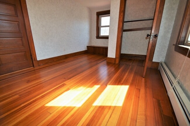 Building Photo - 64 Ballardvale St