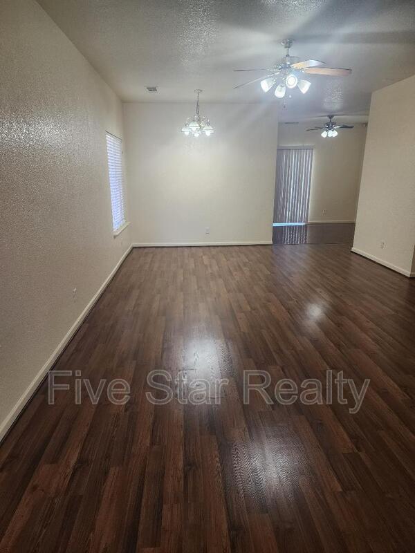 Building Photo - 1835 Woodland Dr