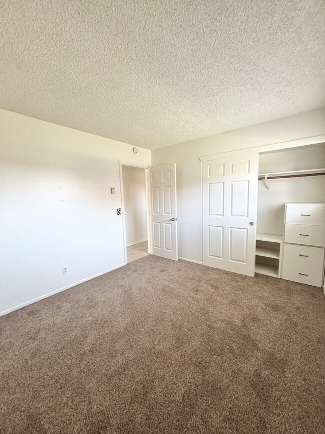 Building Photo - Beautiful Condo in the Village!
