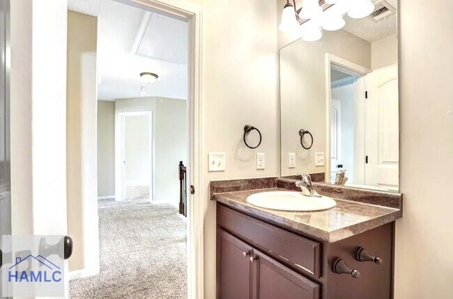 Building Photo - 763 English Oak Dr