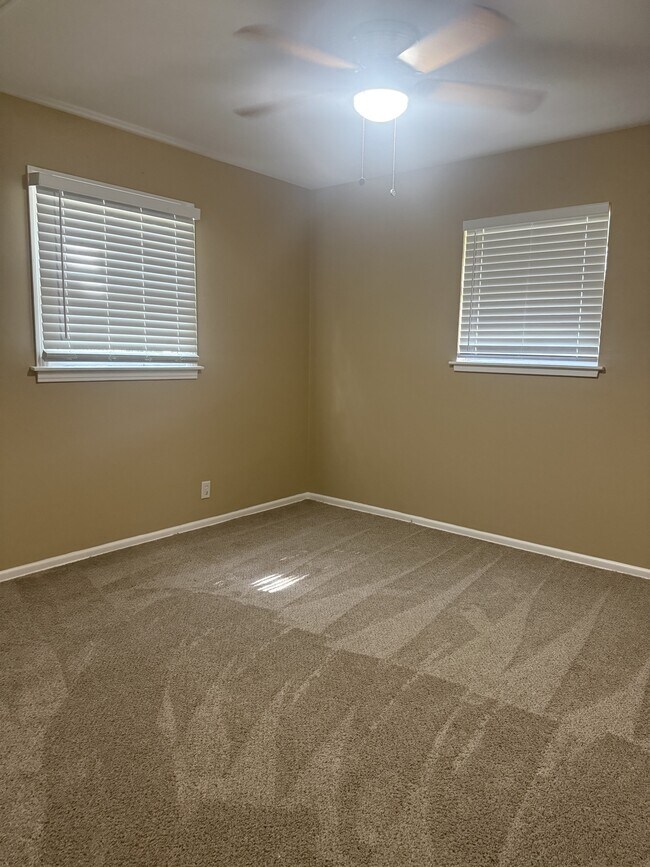 Building Photo - 5955 Windy Hill Cir S