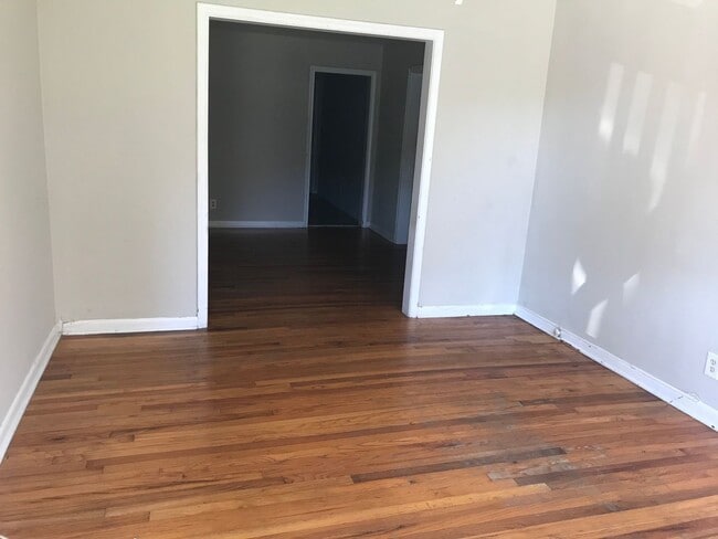 Building Photo - 2 Bedroom Duplex on Hancock Street - Available  NOW!!