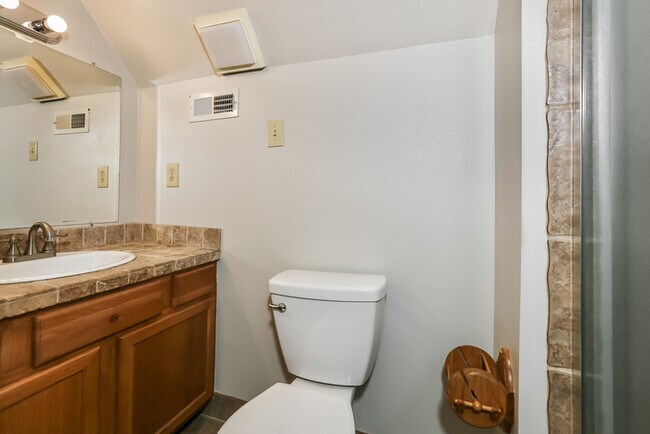 Building Photo - 14805 Post Oaks Pl