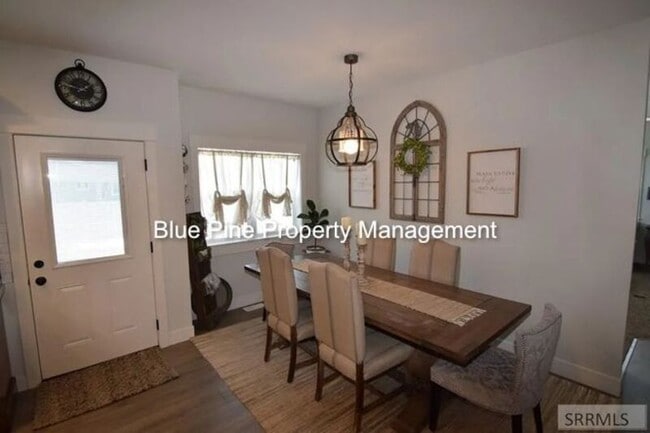 Building Photo - 705 Birmingham Ln