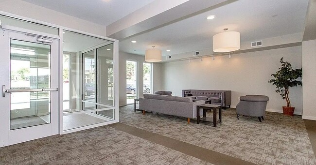 Building Photo - 1811 Losantiville Ave