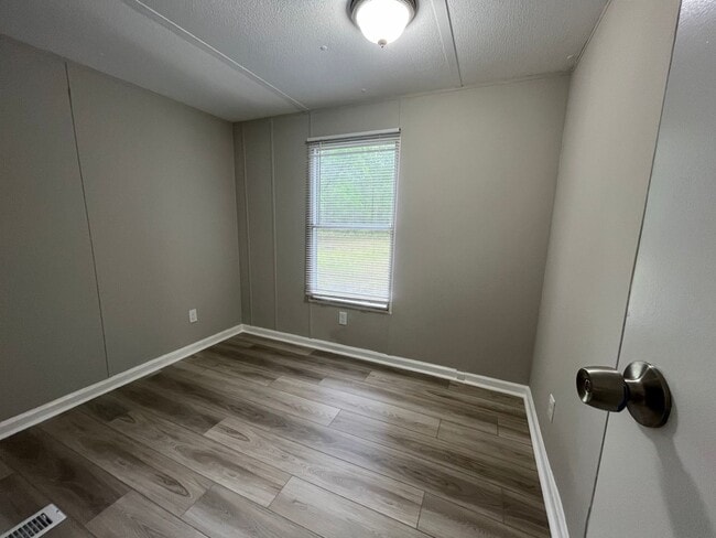 Building Photo - 3567 Blue Jay Rd