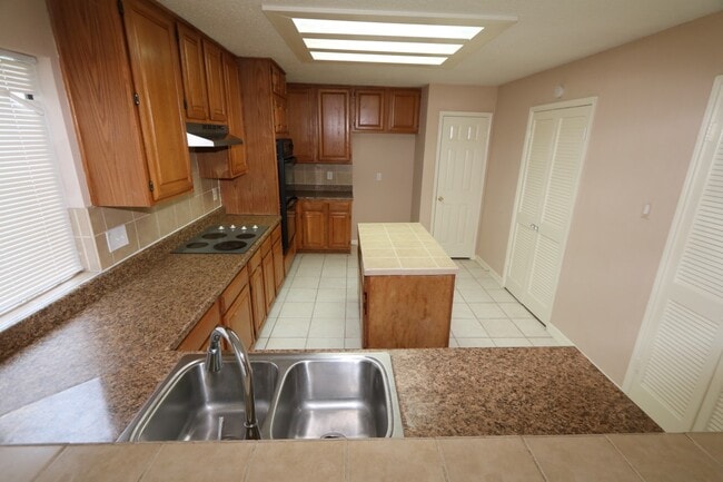 Building Photo - 12510 Sableleaf Dr