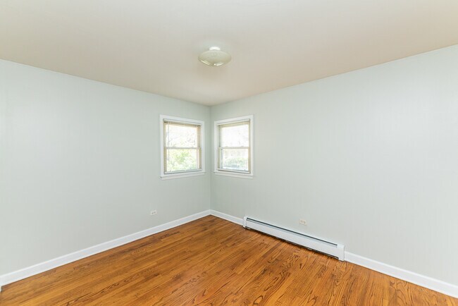 Building Photo - 4540 N Wolcott Ave