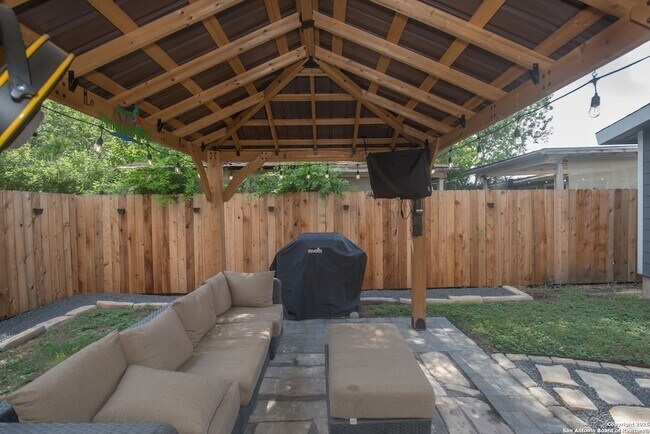 Building Photo - 611 Brunswick Blvd