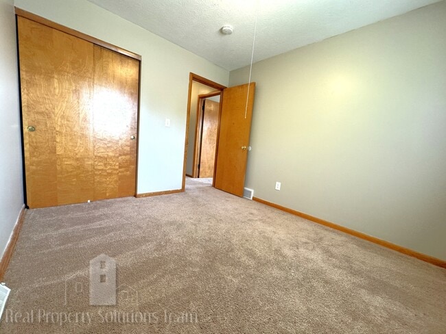 Building Photo - 3044 Easthaven Dr