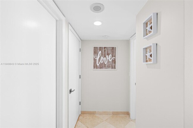 Building Photo - 16500 Collins Ave