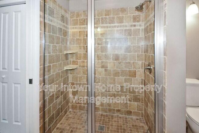 Building Photo - 1415 N Druid Hills Rd NE