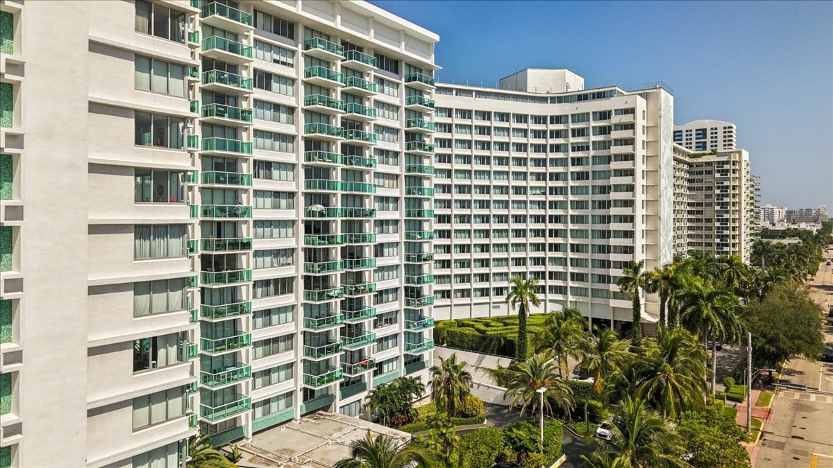 Building Photo - 1000 West Ave
