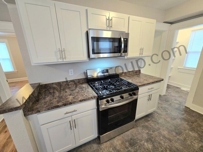 Building Photo - 2629 Roosevelt Rd