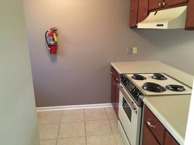 Building Photo - 2 Bed, 1.5 Bath Townhome w/ an office Available NOW!